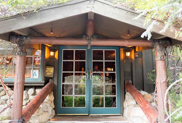 Saddle Peak Lodge