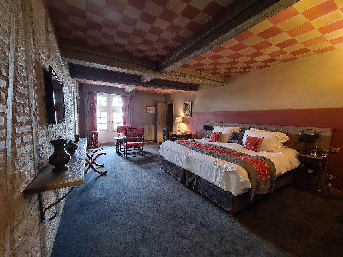 Chateau De Mercues