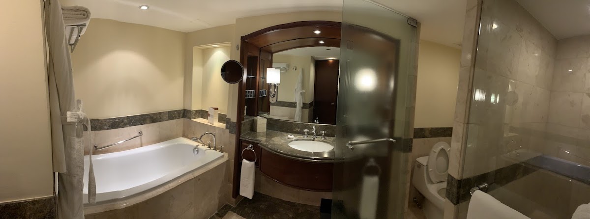 Makati Shangri-La, Manila