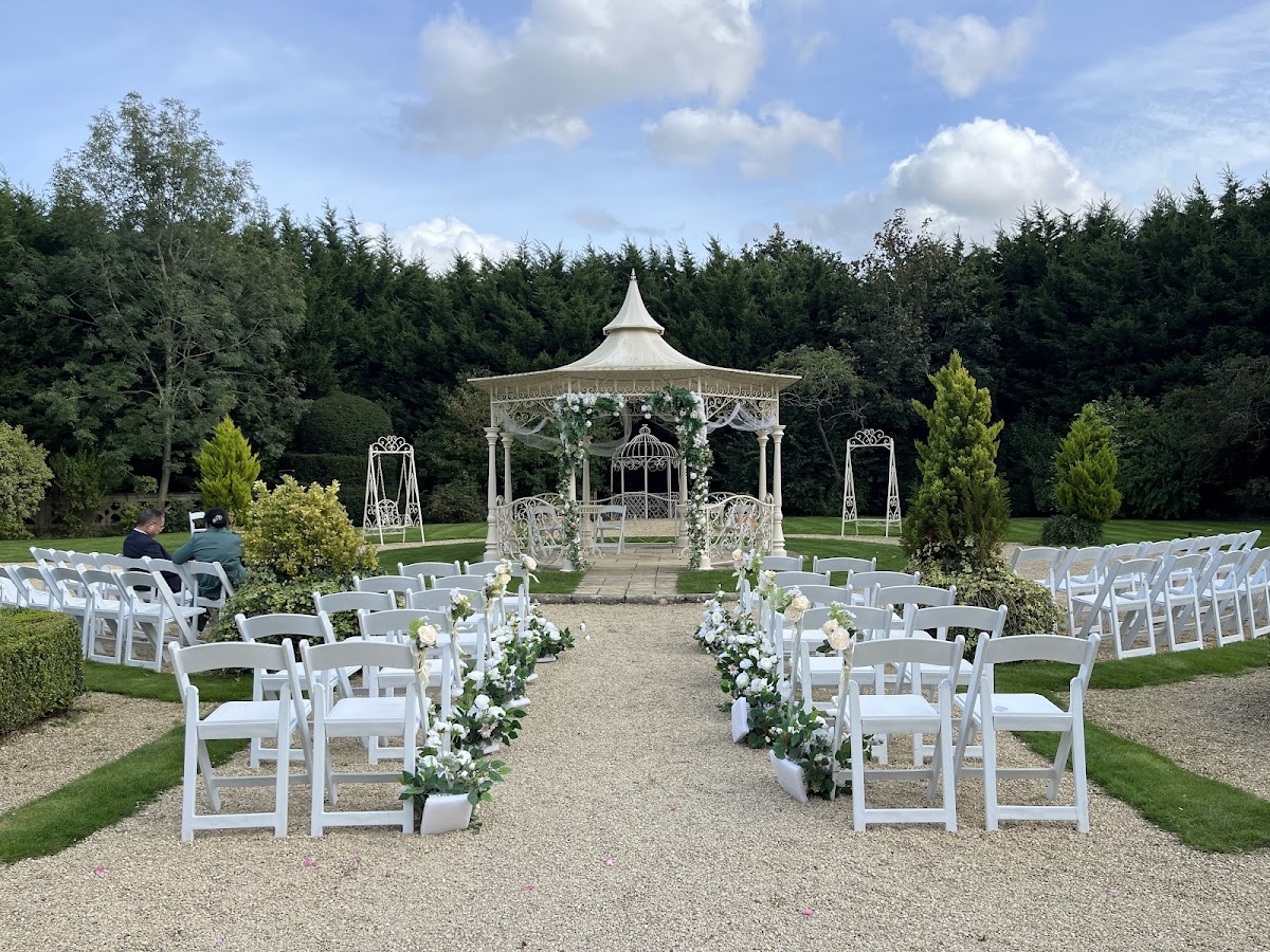 Manor By The Lake