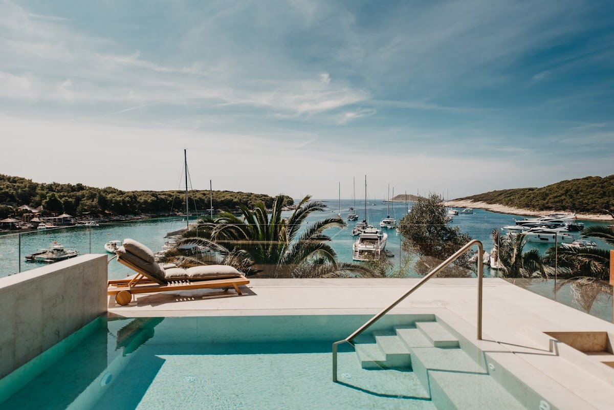 Zori Timeless Hotel & Restaurant