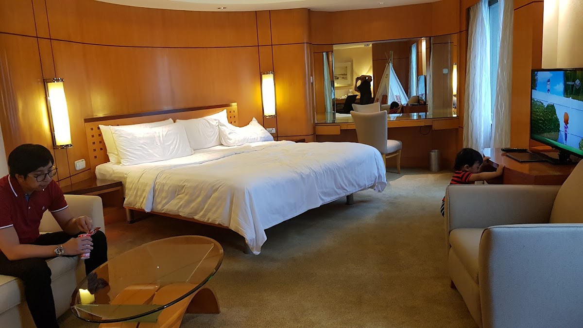 Makati Shangri-La, Manila
